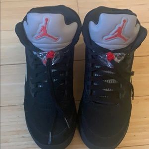 Air Jordan Retro 5 black and red... GRADE SCHOOL 7